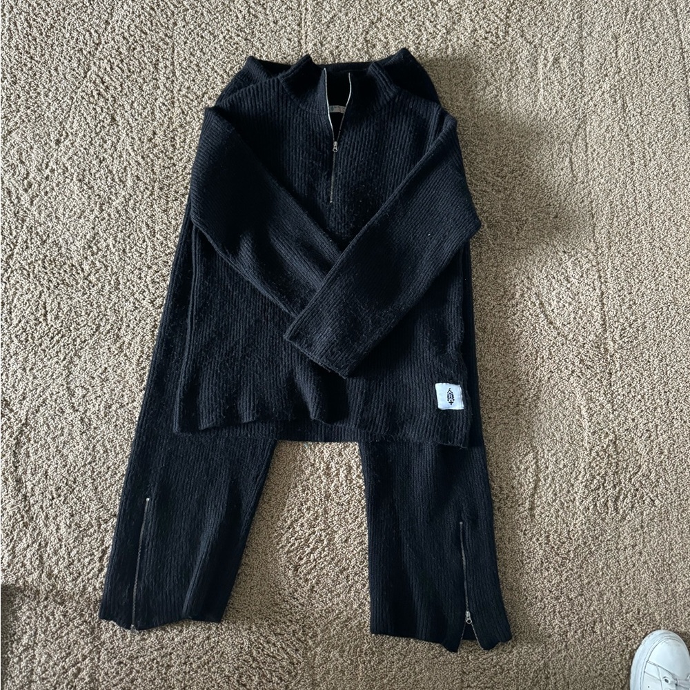 Black Free People Streamline Sweater Set!!!